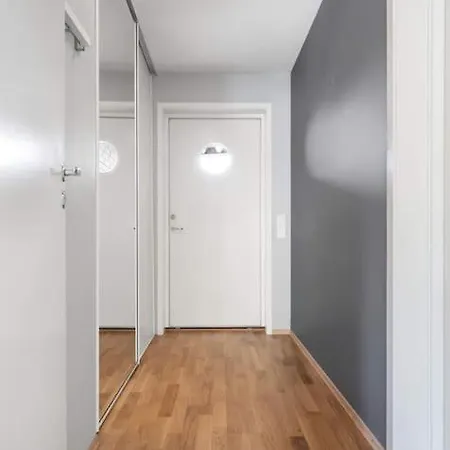 דירה Cozy With Balcony